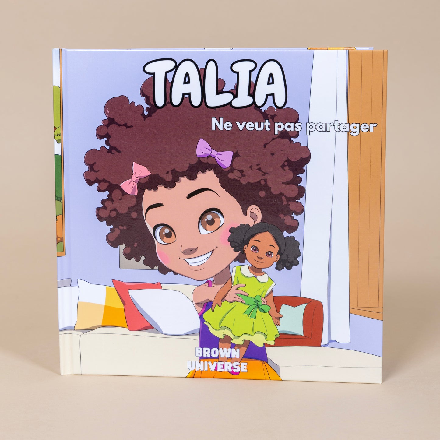 Livre cheveux afro enfant Talia Ne veut pas partager, avec une illustration colorée d'enfants joyeux.