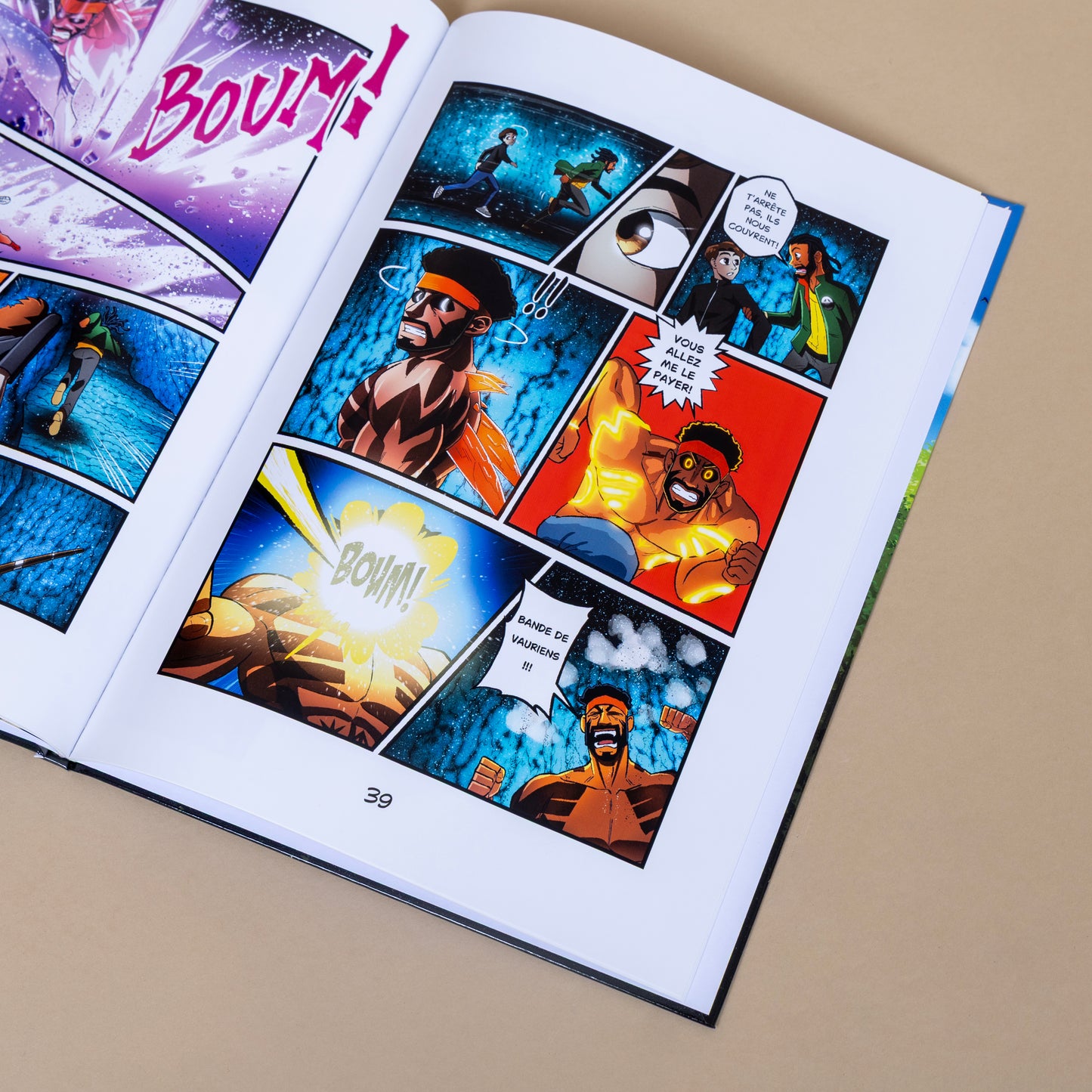 Image d'une page de bande dessinée de Nathan & Loucas 2, livre jeunesse africaine, avec des scènes d'action captivantes.